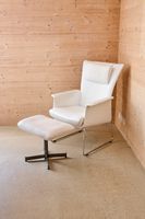 Vintage Sessel mit Hocker – weisses Leder – Mid-Century