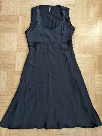 NAF NAF schwarzes Spitzenkleid XS