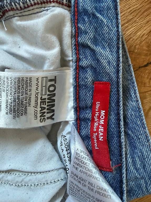 Tommy Hilfiger Jeans: Tommy Hilfiger Jeans – Nuovo (secondo la descrizione) da Hüttwilen venduto da sar_8gj7 1