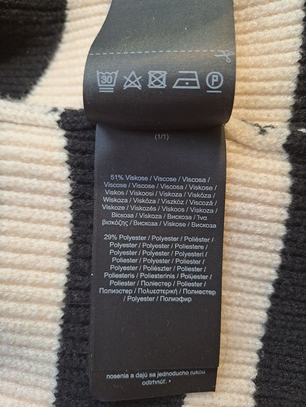 Comma Giacche: Neuwertige Strickjacke Comma – Nuovo (secondo la descrizione) da Volketswil venduto da ronbons 5