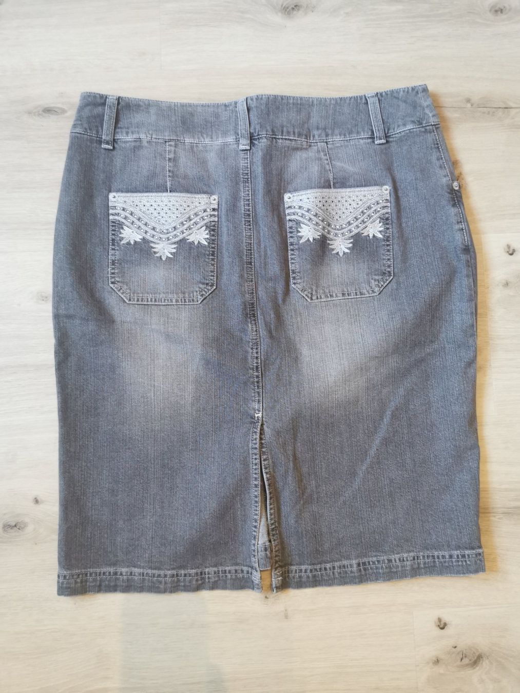Gonne: Damen Jeansrock Knielang – Usato da Grosswangen venduto da Weidhof6 1
