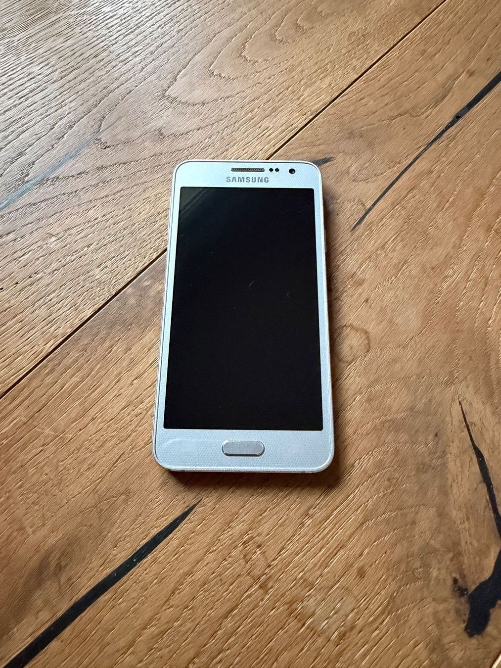 Samsung Handys / Smartphones: Samsung Galaxy A3 – Gebraucht aus Luzern von Aura13