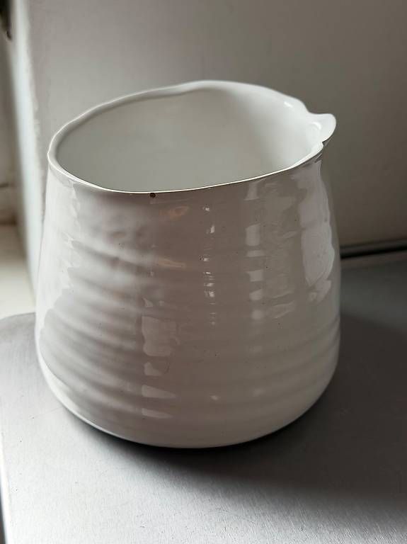 Vasen & Gefässe: White ceramic vase – Gebraucht aus Zürich von emi_j76q 1