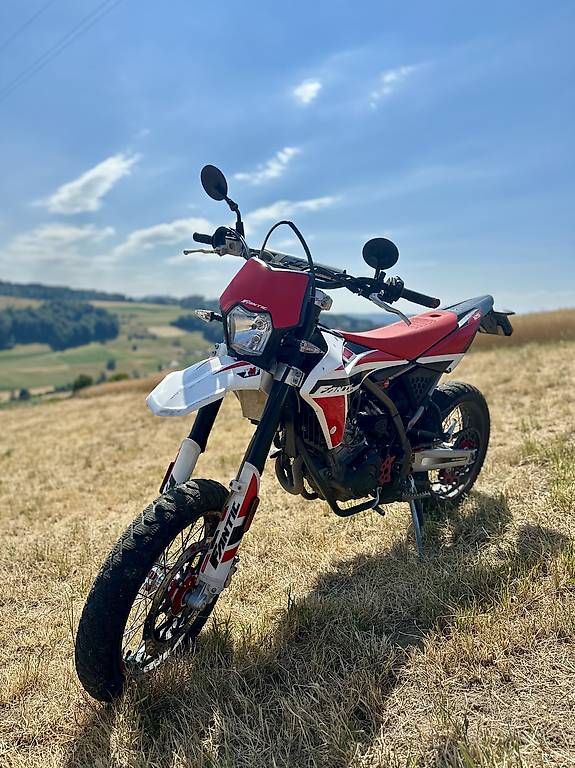 Strasse: Fantic XMF 125 Performance, umfangreich revidiert – Gebraucht aus Boll von joris.wegm