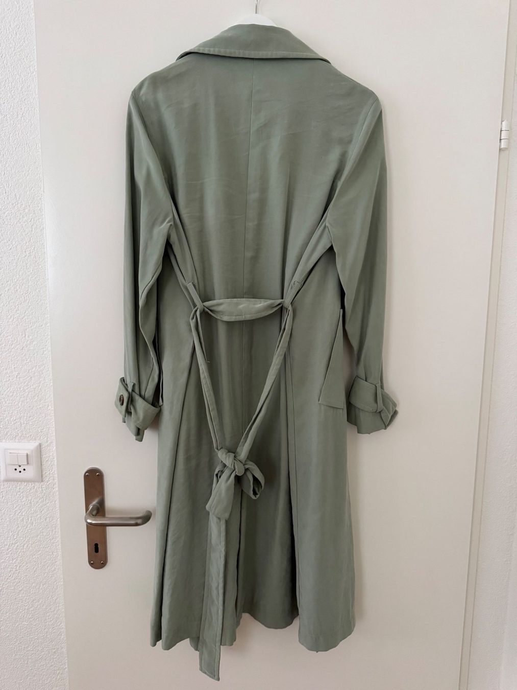 Mango Cappotti: Trench-coat Mango vert pâle T.S/36 printemps/été – Usato da Adliswil venduto da sskb 1