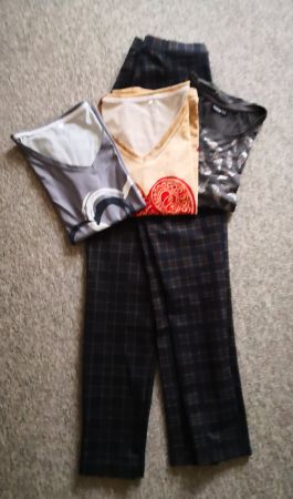 Hosen und T-Shirts