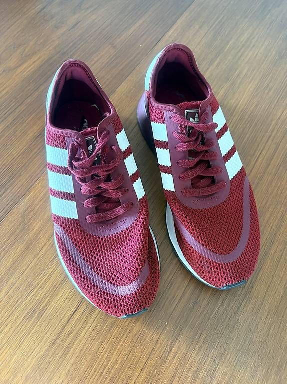 Damenschuhe: Adidas Bordeaux – Gebraucht aus Chardonne von any_yq5q