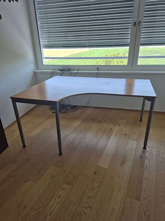Bureaux: Bürotisch – D'occasion à Lohn-Ammannsegg par Jas_Rodi 1