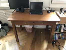 Schreibtisch 