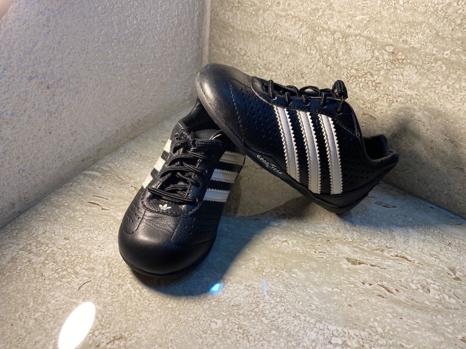 Adidas Scarpe per ragazzi: Adidas Kinderschuhe Gr 22 – Usato da Birrwil venduto da Bendegriz