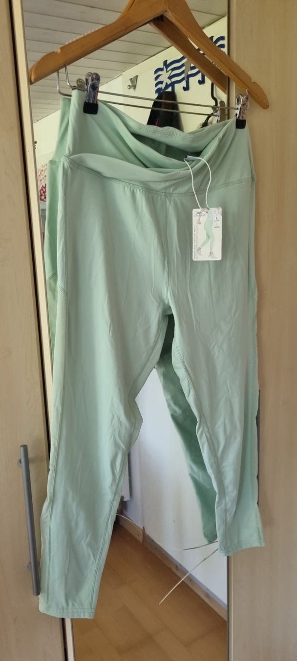 Pantaloni: Damen Sporthose mit Mesh Crane Grösse L neu – Nuovo (secondo la descrizione) da egliswil venduto da Maggy6