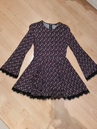 Kleid mit Spitzen