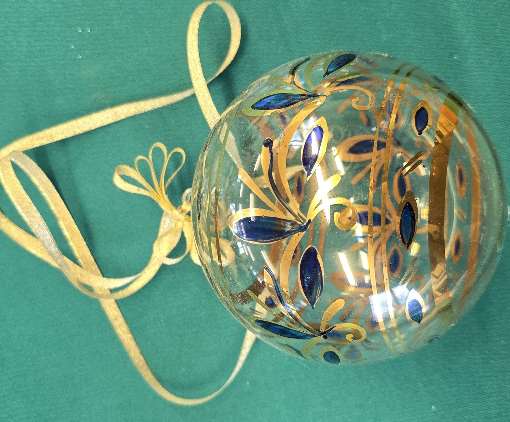 Tutte le decorazioni: Glas Weihnachtskugel Gold & Blau Handarbeit Vintage – Usato da Tuggen venduto da Santasbag