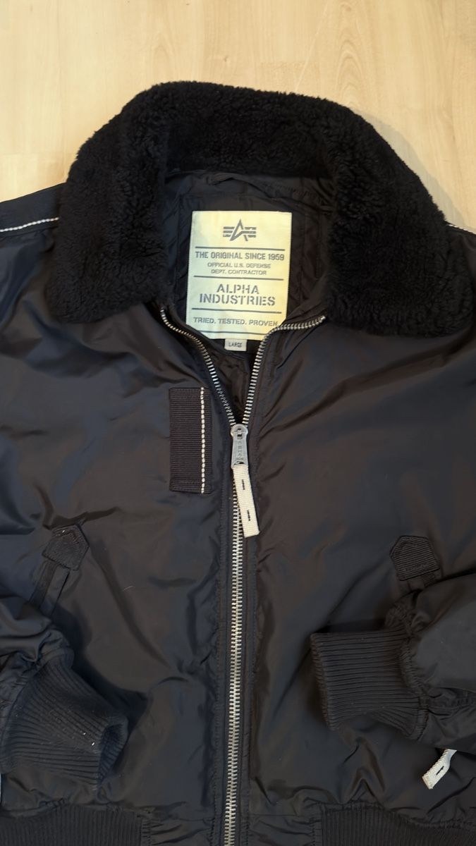 Alpha Industries Jacken: Alpha Industries Bomberjacke schwarz – Gebraucht aus Wolfhausen von sanbrerro 1