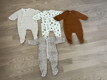 Grosses Paket mit ca. 30 Babykleidern – Grösse 3 Monate