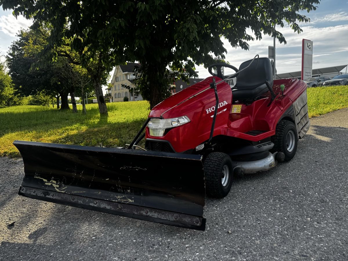 Honda Tagliaerba: Rasentraktor Honda 2417 mit Schneepflug – Usato da Niederuzwil venduto da Michael1990_