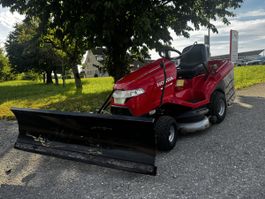 Rasentraktor Honda 2417 mit Schneepflug