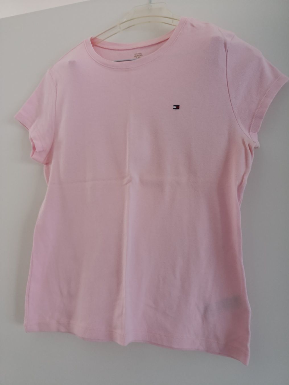 Tommy Hilfiger T-Shirts: T-shirt Tommy Hilfiger rose – Gebraucht aus St-Cergue von Neviana