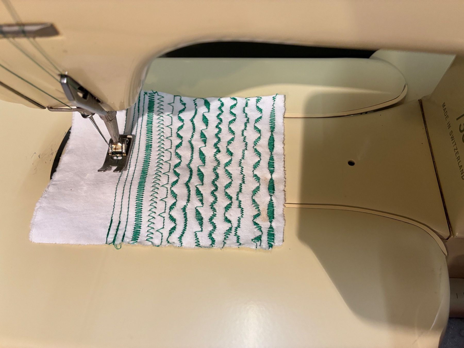 Bernina Macchine da cucire: Bernina  730 mit 6 Monate Garantie – Usato da Hendschiken venduto da zkos 2