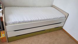 Schönes Jugendbett mit Schubladen + Matratze