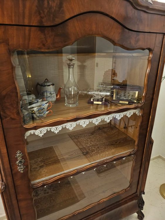 Armoires: Antiker Nussbaumschrank – D'occasion à Gamprin par William58 1