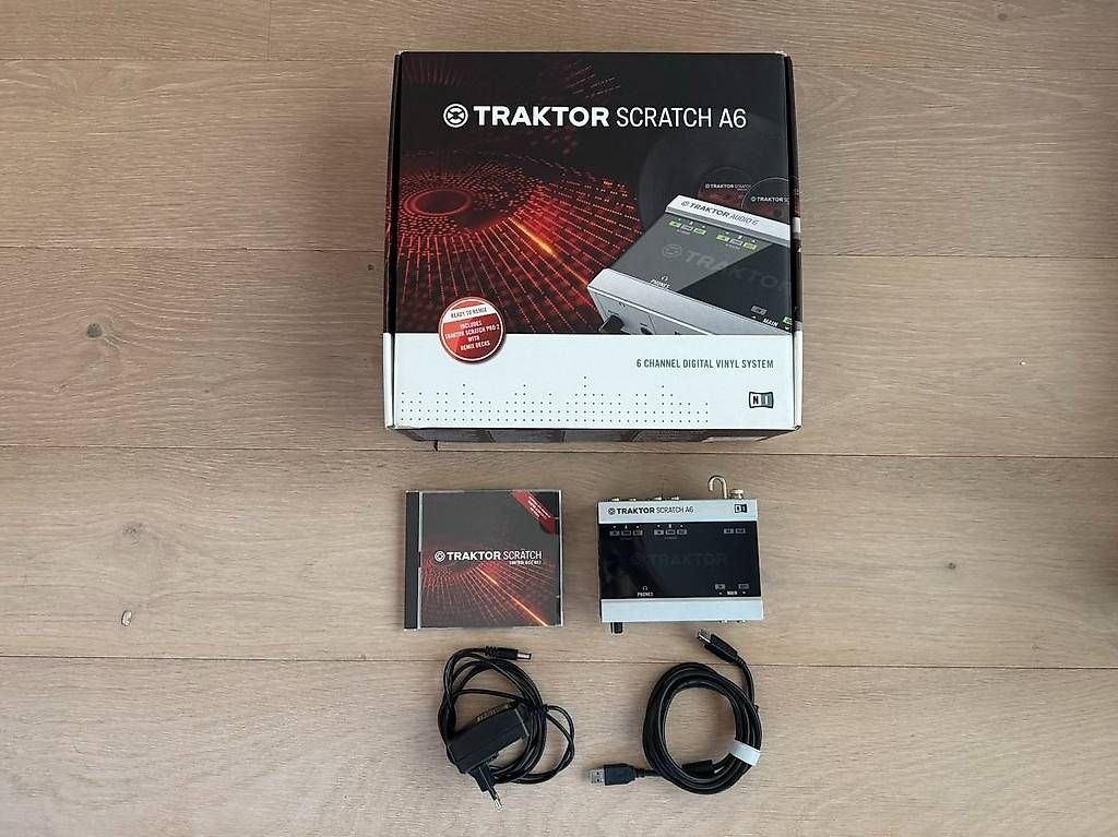 Traktor Attrezzatura per studi di registrazione: Native Instruments Traktor Scratch A6  Komplett-Set inkl. L – Usato da Birmenstorf AG venduto da mkunac
