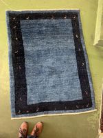 Orientteppich blau mit Tiermustern gebrauchter Zustand