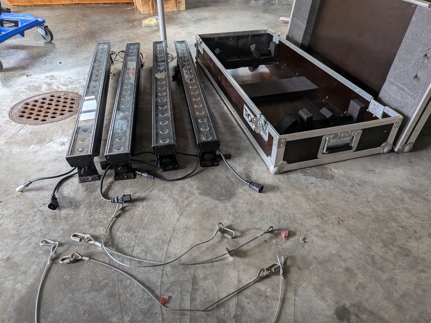 ADJ Lampade: 4x ADJ LED Mega TriBar inkl. Transportcase – Usato da Neunkirch venduto da chandips 3