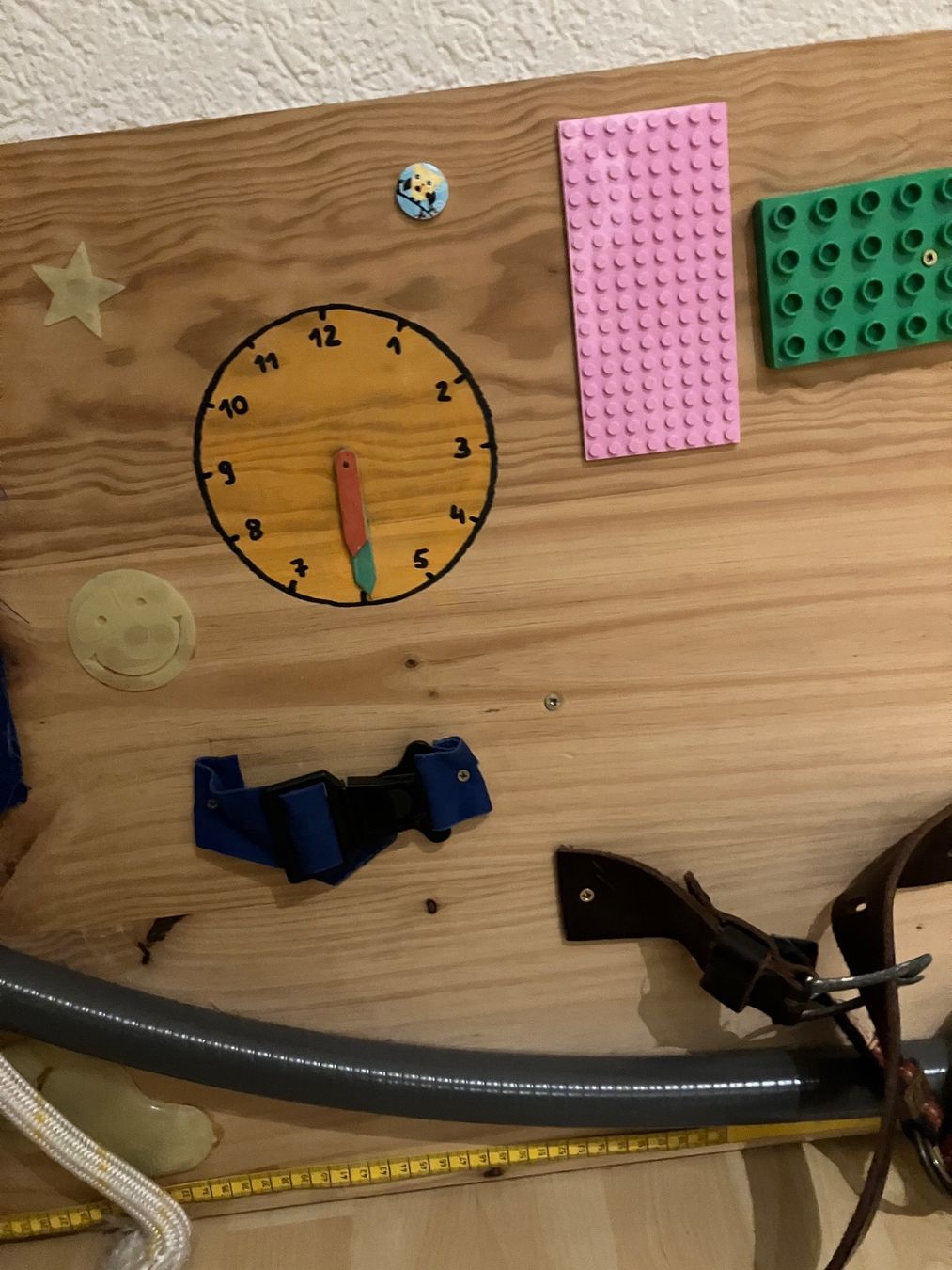 Spielzeuge: Motorikwand Montessori – Gebraucht aus Niederglatt ZH von  1