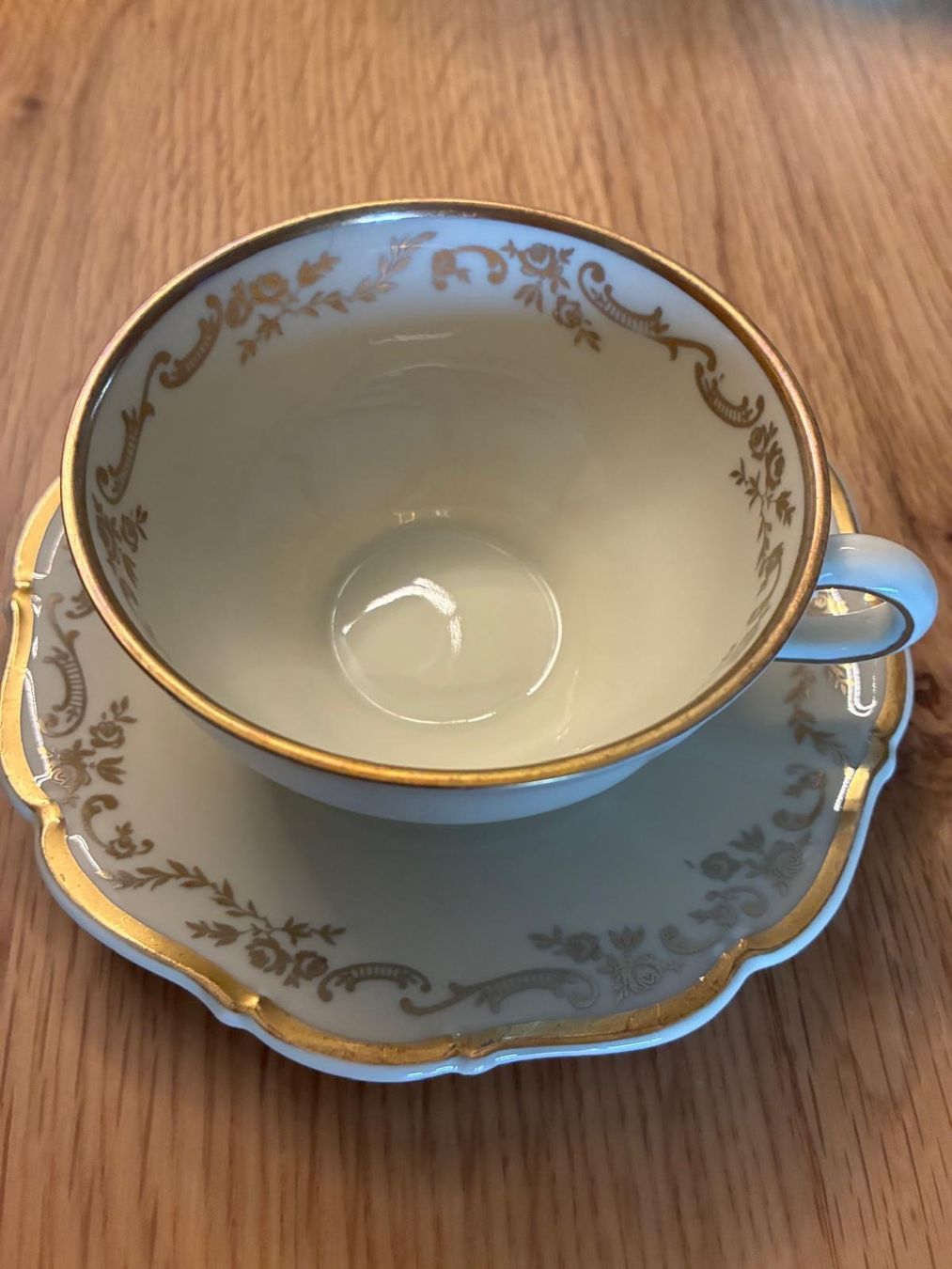 Set di piatti: Antikes Kaffeeservice, goldverziert, 21-teilig – Usato da Stansstad venduto da Wercla 1