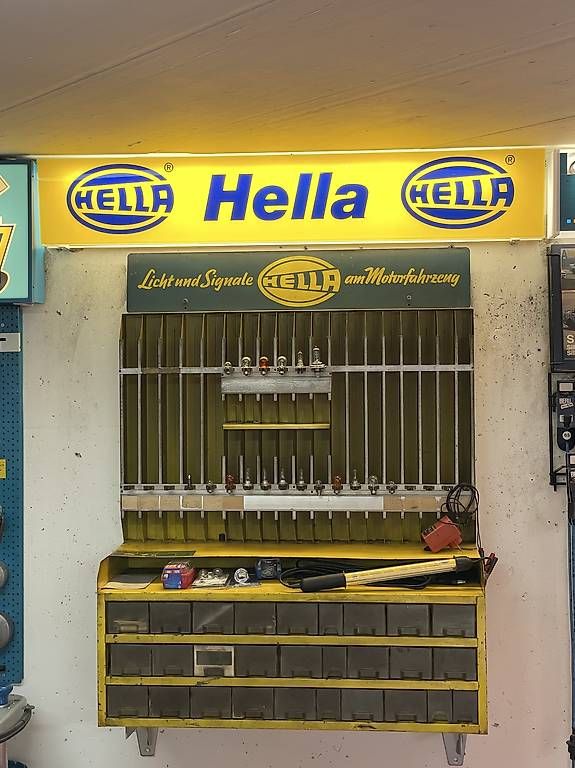 Armadi: Glühleuchtenschrank Hella – Usato da Möhlin venduto da Rotor117