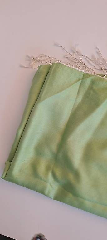 Foulard & Sciarpe: Seidenschal grün – Usato da Adliswil venduto da missmoonymoon 3