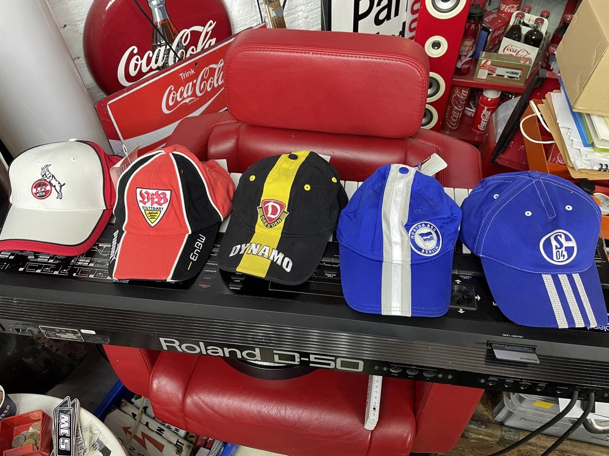 Altro in  Abbigliamento & Accessori: 5 Stück Baseball Cap Deutschland – Nuovo e nell'imballaggio originale da Oftringen venduto da Box2