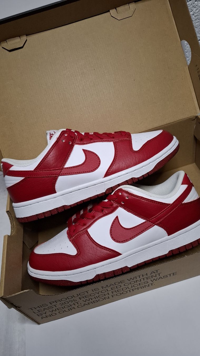 Nike Herrenschuhe: Nike Dunk Low, rouge et blancneuf, taille 39! – Neu und originalverpackt aus Le Landeron von rue_k9kg