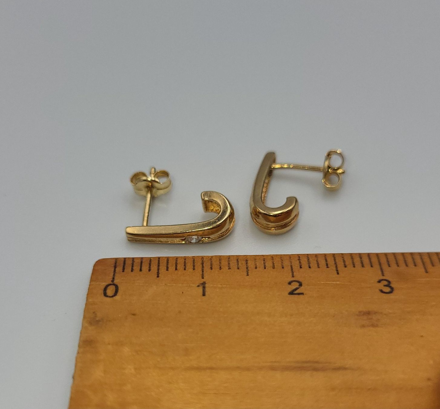 Orecchini pendenti & Orecchini a lobo: Gold Ohrstecker Mit Steine – Usato da Wald ZH venduto da Dasilver 1