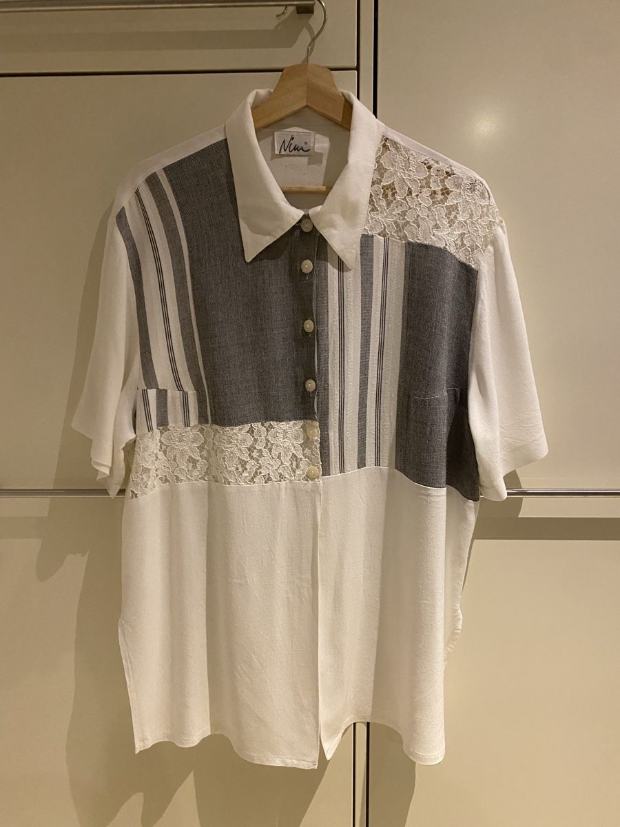 Camicette: Nina Damenbluse mit Spitze Weiss/Grau  – Usato da Rorschach venduto da Lauraq12