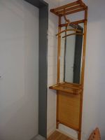 Garderobe mit Spiegel und Ablagen