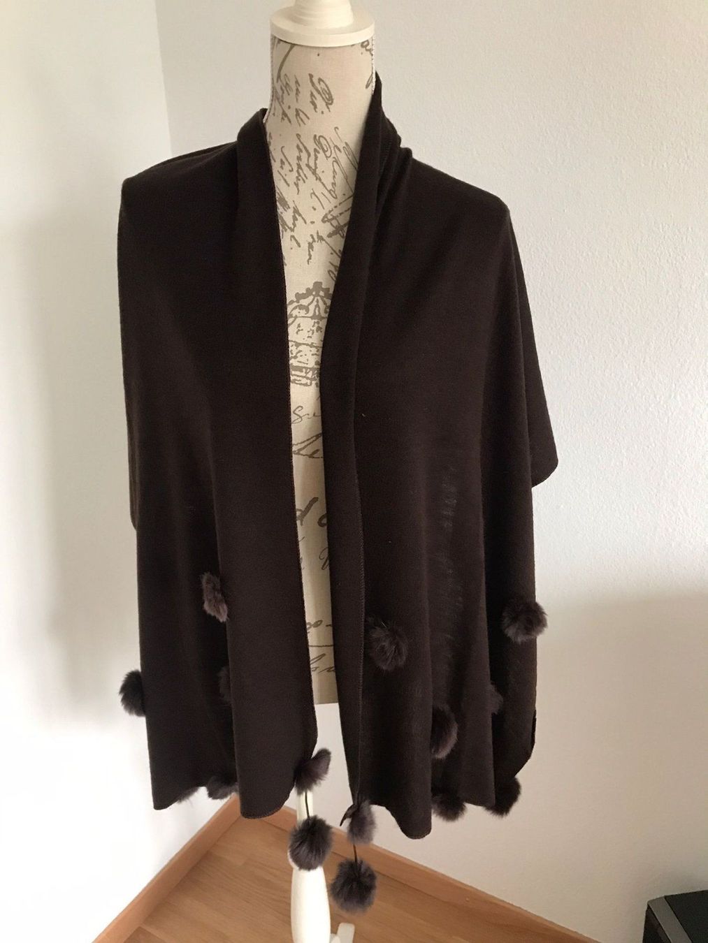 Foulard & Sciarpe: Écharpe brune, avec pompons en lapin – Nuovo (secondo la descrizione) da Bussigny venduto da coltroc 1