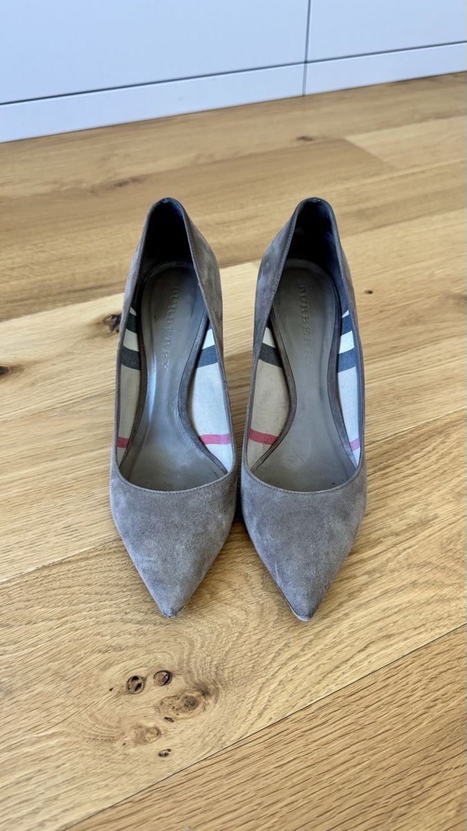 Burberry Scarpe da donna: Burberry Suede Heels, Size 38.5 – Usato da Dübendorf venduto da Pink.Blue 1