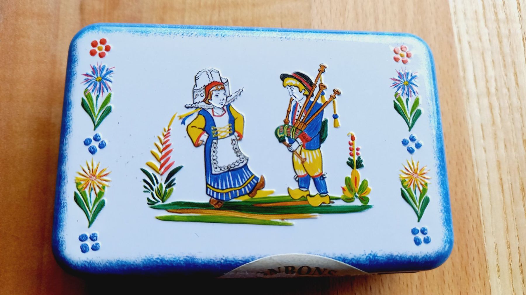 Contenitori & Simili: Caramelbox Frankreich Trachten – Usato da Brünisried venduto da san_74_bu