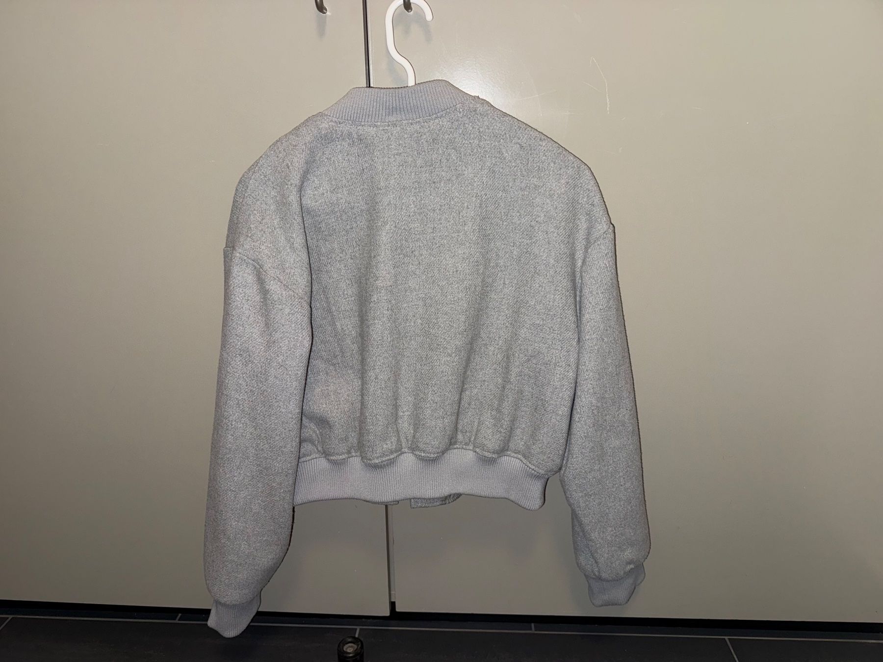 H&M Jacken: H&M Damen-Bomberjacke – Gebraucht aus Muttenz von bri_l6vr 1