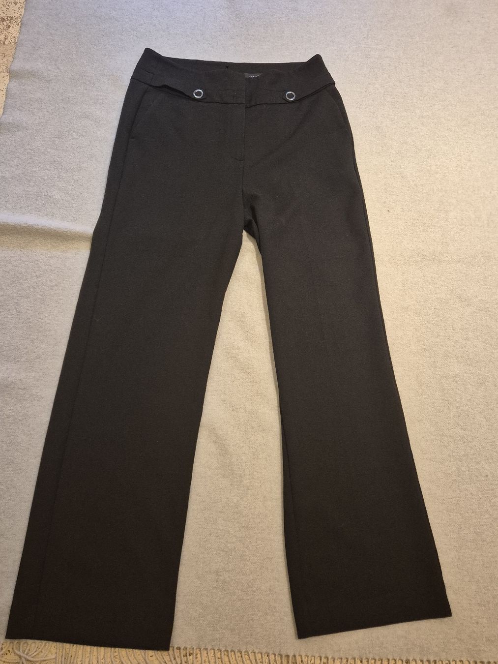 Comma Pantaloni: COMMA Hose, Gr. 40, schwarz, neuwertig – Nuovo (secondo la descrizione) da Herrliberg venduto da SELENONAUTKA