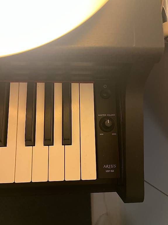 Strumenti musicali: Piano électrique Yamaha + siège  – Usato da Onex venduto da Lucien_lngp 4