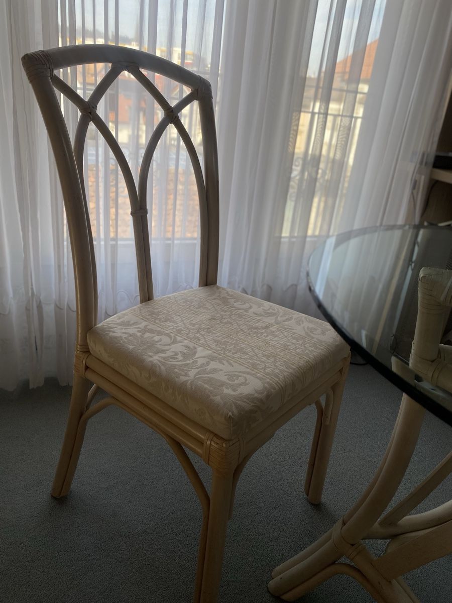 Set di tavolo e panche: Rattan Esstisch mit 3 Stühlen – Usato da Wil SG venduto da nat_g5tn 1