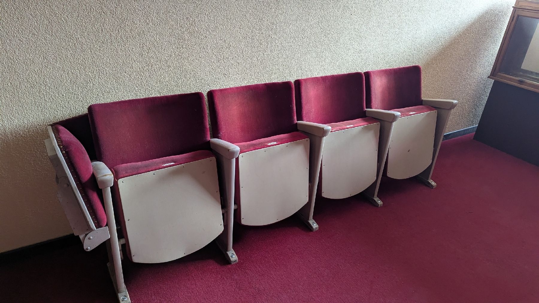 Poltrone: Sieges de theatre, strapontin, fauteuils – Usato da Territet venduto da raphael7846