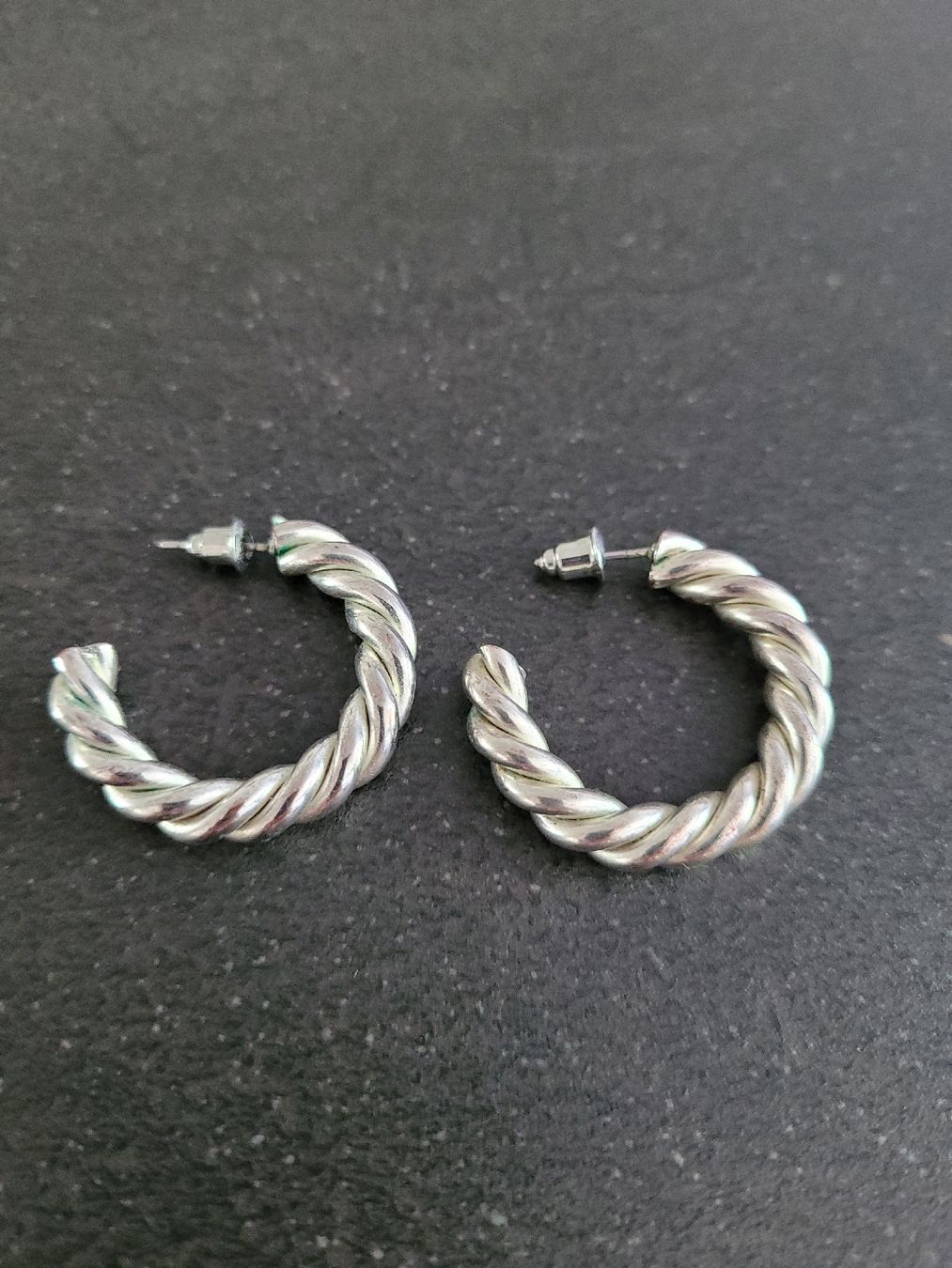 Orecchini pendenti & Orecchini a lobo: Schmuck: Creolen, silberfarben – Usato da Büren NW venduto da nie_k6382