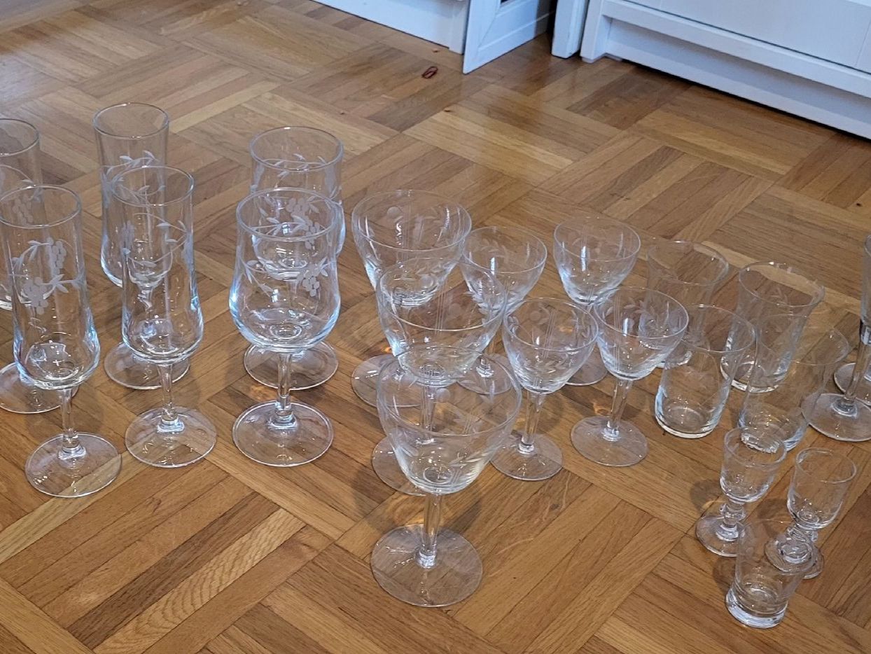 Bicchieri: Gläser, Sekt-Wein-Schnapps-Wasser-Tee – Usato da Liestal venduto da Shelby787 5