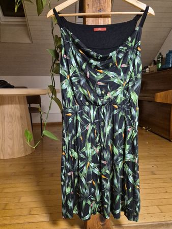 Sommerkleid edc schwarz mit Blumenmuster Grösse M