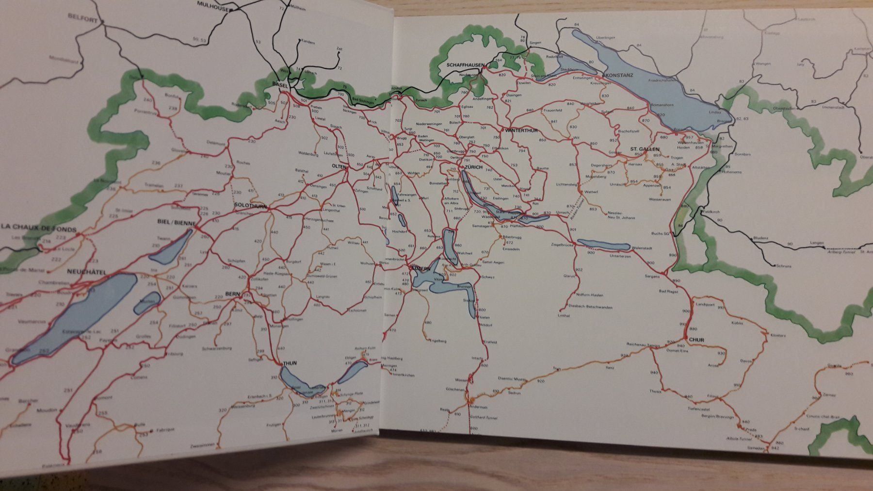 Libri: Buch : Die Schweizer Bahnen – Usato da Buttes venduto da Cafe2005 7