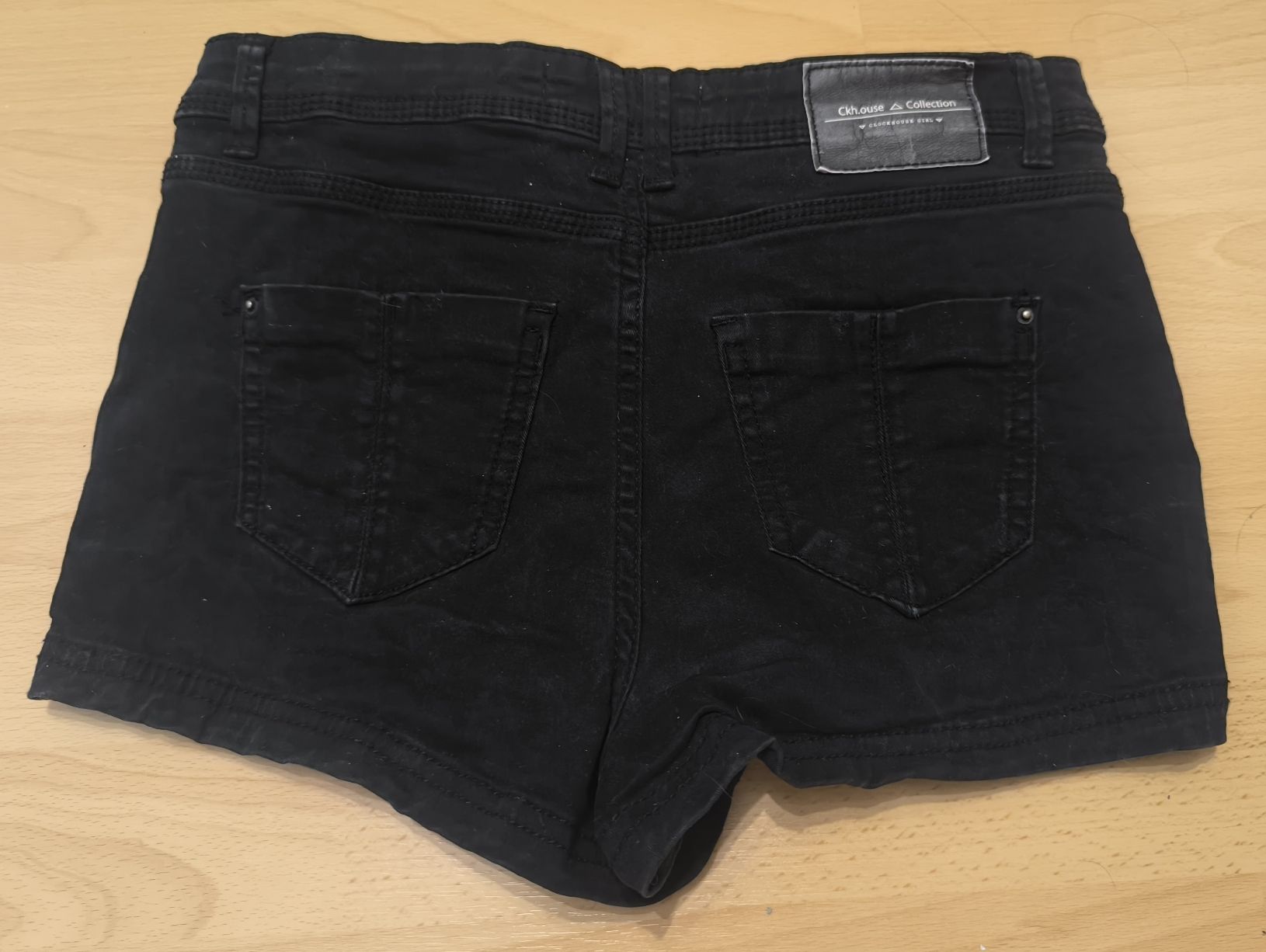 C&A Pantaloni: Schwarze Shorts / Hotpants – Usato da Gettnau venduto da Immortal_ 1